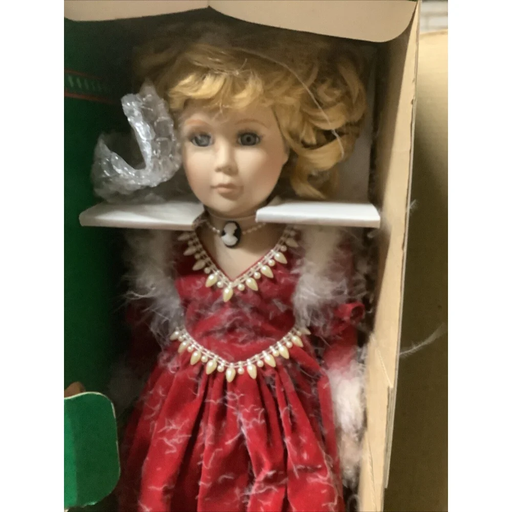 HOUSE OF LLOYD Christmas Around the World Collectors Porcelain Doll Boxed